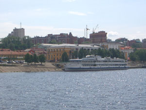 Le port sur la rivire de Perm