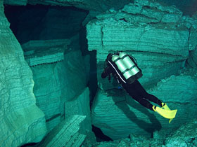 Grotte sous-marine Ordynskaya, rgion d'Orda